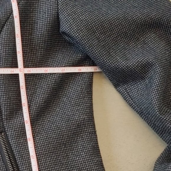 Blazer - Picture 3 of 5